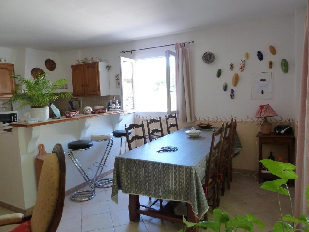 Bed and Breakfast Les Cigales Saint-Andiol Экстерьер фото