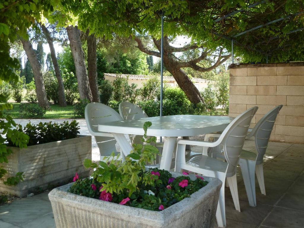 Bed and Breakfast Les Cigales Saint-Andiol Экстерьер фото